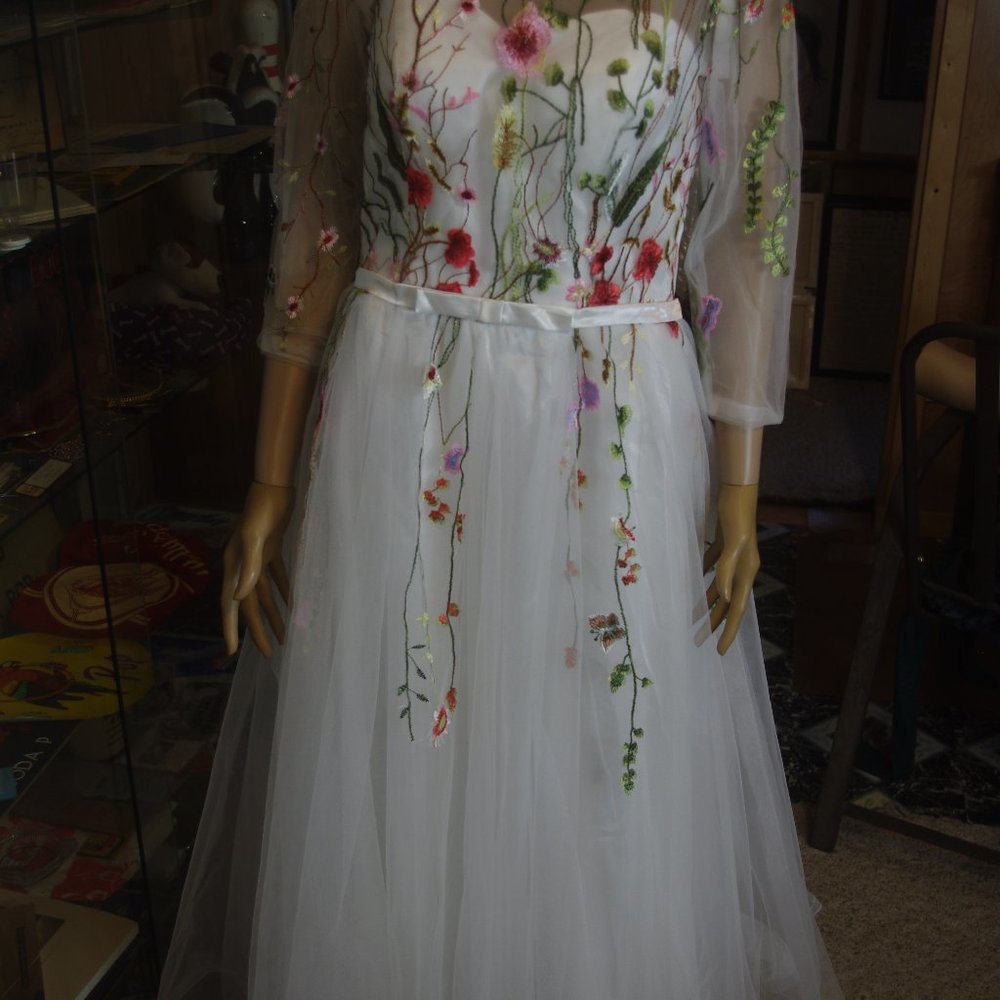 UNSIZED DRESS- WHITE ON WHITE